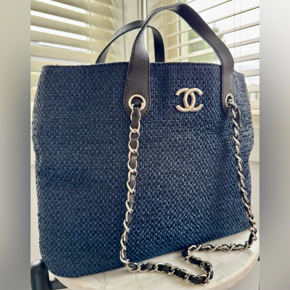 CHANEL Bag - Picture 2 of 15
